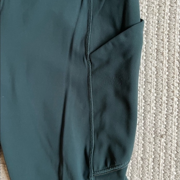 Lululemon cropped leggings size 8 - Picture 5 of 7